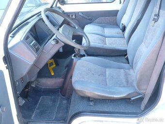 Nissan Trade 3.0 D - 10