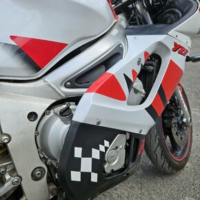 YAMAHA R6 - 10