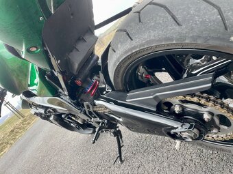 Aprilia RSV 1000 - 10