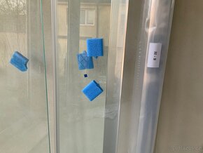 Skleněné PRAVÉ koupelnové dveře. - 10