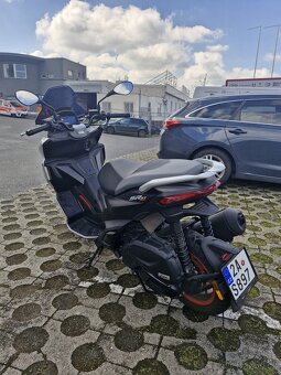 Aprilia SR GT 200 - 10