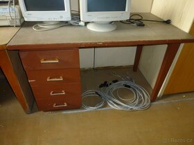 retro nábytek, stoly ,skříně - 10