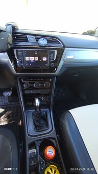 Volkswagen Touran - 10