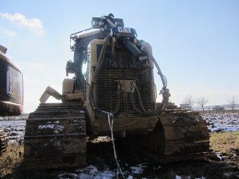 Pásový dozer CAT D7E - 10
