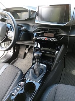 Prodám Peugeot 2008 1,2 r. v. 6/2021, benzín, manual - 10