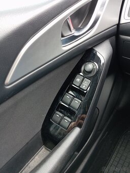 Mazda 3 2,0 benzín 1 Majitelka, bohatá výbava.. - 10