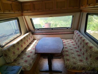 Obytný karavan Hobby 380 s predstanem - 10