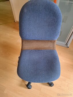 Nábytek - židle, skříň, stolek…. - 10