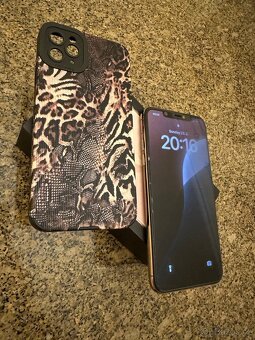 iPhone 11 Pro Max, 64 GB, Gold - 10