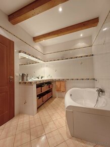 Prodej domu s apartmánem a provozovnou v Krkonoších - 10