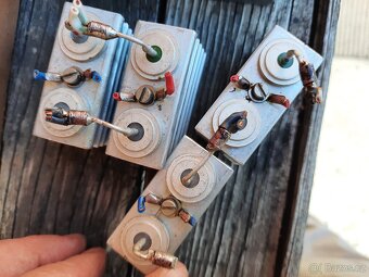 Staré elektro ( elektronické) součástky č.6 , č.7 , č.8 - 10