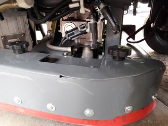 Podlahový mycí stroj Nilfisk BR 850 S se sedící obsluhou - 10