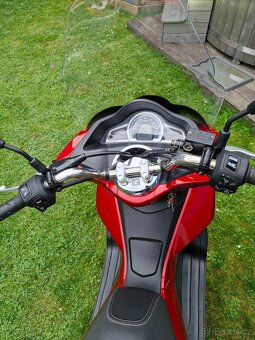 Skútr honda 125ccm - 10