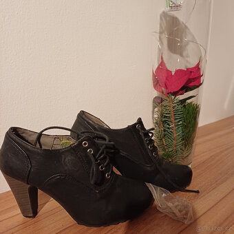 Boty na podpatku - 10