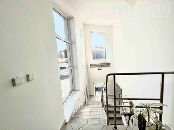 Exkluzivně nabízíme k pronájmu kanceláře, 174 m2 - Hradec Kr - 10