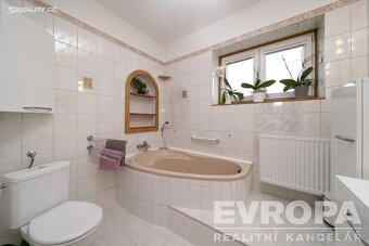 Prodej rodinného domu 198 m², pozemek 278 m² - 10