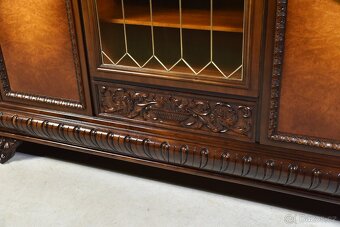 Klasická knihovna z masivního dubového dřeva VITRINA - 10