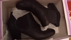 Kotníkové boty - velikost 39 - 10