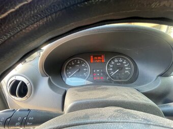 Dacia Sandero 1.6 i 64kw Bourana - 10