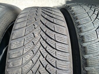 Prodám zimní gumy Continental + Semperit 205/55 R17 DOT 2823 - 10