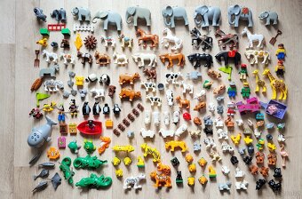 DUPLO sady i dílky solo: farma,Mickey,Minnie,popeláři.. - 10