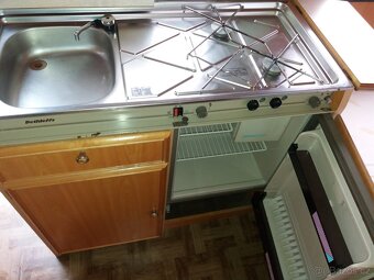 Karavan Dethleffs, Kuchyňka, Koupelna, Topení - 10