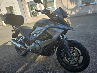 Honda VFR800X - 10
