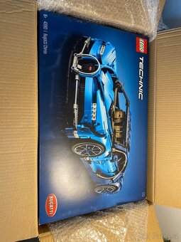 LEGO 42083 Bugatti Chiron - 10