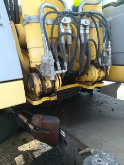 Prodám kolový bagr New Holland MH 5.6, 20,5 t, r.v. 2009, 8. - 10