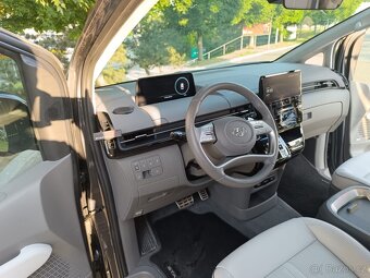Hyundai Staria Luxury - 10