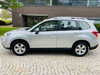 Subaru Forester 2.0i 4x4 AUT 1.MAJITEL KAMERA TAŽNÉ PANORAMA - 10