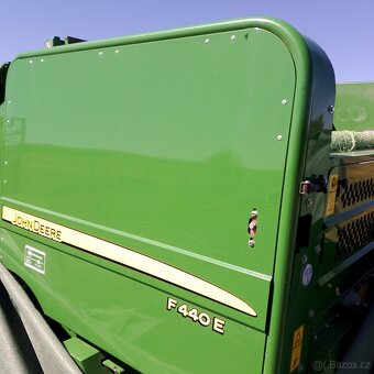 Disková sekačka Krone 285 a zánovní lis John Deere - 10