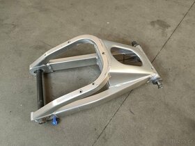 Yamaha R1 díly - 10