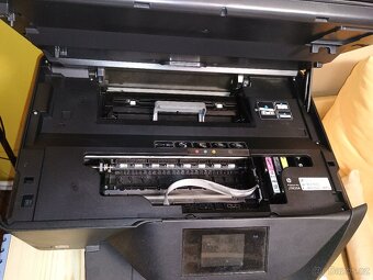 Starší PC + příslušenství a tiskárna HP - 10