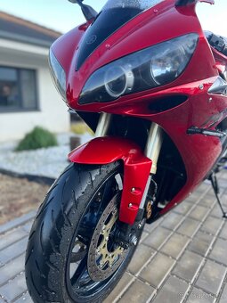 Yamaha r1 - 10