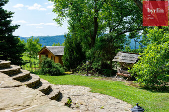 Exkluzivní nabídka bydlení – Dřevěná roubenka s historickým  - 10