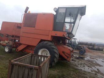 Kombajn bizon z 056 super stav - 10
