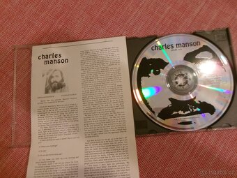 Charles Manson: CD Lie + sbírka knih. - 10