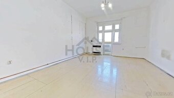 Prodej bytu 1+kk, 35 m2 s balkonem a sklepem – Praha 10, Str - 10