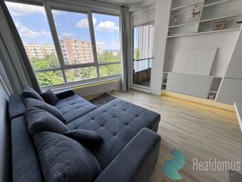 Pronájem, byt 2+kk, lodžie, parkovací stání, ul. Staroměstsk - 10