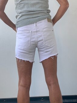 dámské bílé kraťasy zn. Tommy Hilfiger - vel. S/M - 10