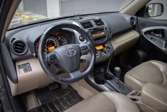 Toyota RAV4 2.2l D-CAT 150 X A/T - 10