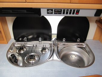Prodám karavan Hobby 540 ufe,r.v.2002 + mover + předstan. - 10
