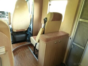 Obytny automobil Burstner IXeo - 10