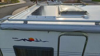 Prodám karavan HOBBY 460 UFE 2003 pro 4 osoby - 10