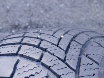 Prodám sadu orig ALU kol Škoda 205/60R16 zimní - 10