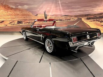 Ford Mustang Convertible - 10