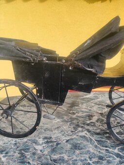Starý koňský kočár pro panenky Landauer - 10
