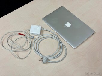 Apple MacBook Air 11” - Early 2015 - 10