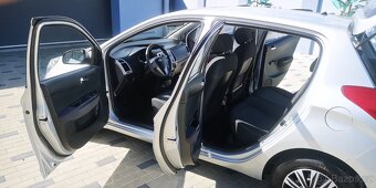 Hyundai i20 1,2i - 16V - 57kw. . HEZKÝ STAV i VÝBAVA - 10